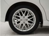 アルミホイール装着車です!これで足元まわりもおしゃれにきまります!