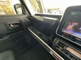 運転しながら操作しやすいように各種ボタンが設置されています♪ストレスのない快適なドライブに必須です!