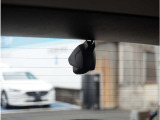 【ドライブレコーダー】安心・安全なカーライフに必須のドライブレコーダーを装備。あおり運転や事故に遭遇した際の状況も映像で記録し、万一のリスクに備えます。