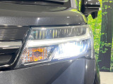 【LEDヘッドライト】悪天候や夜間走行時も良好な視界を確保し安心して運転できる高輝度LEDヘッドライトを装備!点灯速度が早く、消費電力も抑えられています。