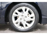 純正のアルミホイールが足元を飾ります!タイヤサイズは185/55R16 になります。