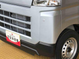 死角になりやすい左右方向の障害物をブザーで知らせてくれるコーナーセンサー搭載
