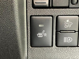 品質へのこだわり!フロアマットやシートなど車内をキレイに清掃し、ニオイや汚れなどを徹底的にクリーニングしてもらっております。室内はピカピカです☆