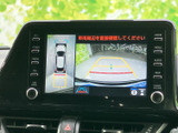 後方確認をサポートするモニターで、安全な運転をサポート。狭い道や駐車時にも、周囲の状況を把握しやすく、安心の運転を実現します。運転に自信がない方にもおすすめです。
