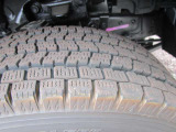 2t フルフラットロー 4WD 5MT 車両総重量4,615kg スタッドレスタイヤ