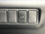 【パワーバックドア】スマートキーや運転席のボタンを押すだけでリアゲートが自動で開閉します!荷物を持っている時や、高い位置にあるバックドアを閉める際に便利な機能です♪