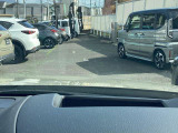 【アクティブドライビングディスプレイ】運転手の目線をそらさせない。常に前をむいて運転できるようこの位置に配置されてます☆