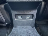 後席用のスマホなどの外部機器を接続できる入力端子です