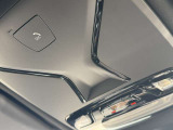 SOSコール装備です。緊急時は遠慮なく押してください。BMWメーカーエマージェンシーに直結致します。