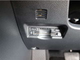 すっきりと収納されたビルトインETC。高速道路もスイスイ♪