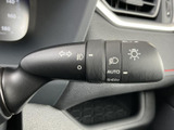操作しやすい位置に配置されたウインカーレバー。安全な運転をサポートし、周囲への注意喚起にも役立ちます。