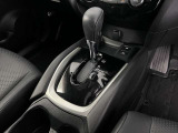 操作が簡単なシフトレバーですのでストレスなく運転が出来ますよ!