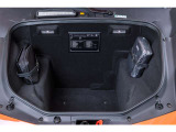 純正工具KIT、パンク修理剤が搭載されています。