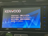 高画質ディスプレイ搭載のナビゲーションシステム。目的地設定もスムーズに行えて、安全運転をサポートする頼れるパートナーです。
