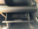 よく使うものが手を伸ばせばすぐ届く、機能面で充実した収納。