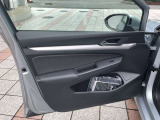 VW認定中古車は71項目もの点検と、消耗部品(エンジンオイル、オイルフィルター、ワイパーブレードなど)を新品に交換してお渡し致します。認定中古車ならではの安心をお届け致します!