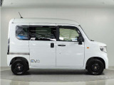 ◆車線維持支援システム(LKAS)◆システムが車線を検知し車が車線の中央付近を維持して走行するようにステアリング操作を支援します。