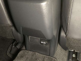 【非常時給電システム】災害などによる非常時に電力が必要な際、車両の走行機能を停止した状態でも電力の供給が可能です。機能の詳細については展示店舗までお問い合わせください。