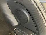 BOZEプレミアムサウンドシステムです。12個の高性能スピーカーを車内に配置してあるのでリアルなサウンドが、車内を包み込みます。