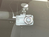【ドライブレコーダー】ドライブレコーダー装備!走行中はもちろん、あおり運転や事故に遭遇した際、映像で記録し、万一のリスクに備えます。※記録用SDカードはお客様ご自身でご準備いただく必要があります。