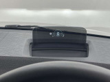 メーカーオプションのヘッドアップディスプレイ付き!!運転中の視線の移動を軽減出来ます!!