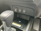 置くだけ充電器もついてます