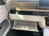 収納スペースになります!車検証入れなども入ります♪