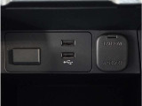 【USB接続】USB接続も可能です。スマートフォンと連動して音楽も再生可能です。