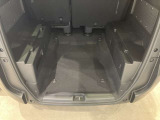 真ん中にあるユーティリティーボードを取り外せば背の高い大きなお荷物も積むことが可能です。