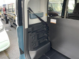 軽・車検の看板と電光掲示板が目印です!お車をお探しの方はこちらの看板を目印にお越しください。※似たような看板のお店がございますのでお間違えのないようご注意ください。