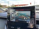 パノラミックビューモニター付きです。車両を上から見たような映像をディスプレイオーディオ画面に表示。運転席からの目視だけでは見にくい、車両周辺の状況をリアルタイムでしっかり確認できます。
