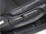 ◆シートハイトアジャスター◆運転席を上下に高さ調節ができます!運転ポジションを体格に合わせてシート調整できます。