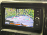 【バックカメラ】駐車時に後方がリアルタイム映像で確認できます。大型商業施設や立体駐車場での駐車時や、夜間のバック時に大活躍!運転スキルに関わらず、今や必須となった装備のひとつです!