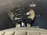 気になる中古車の下廻り。もちろん、納車時には整備スタッフによる点検を実施致しますので安心してご購入いただけます。