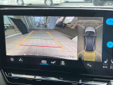 リアビューカメラ起動するとこのように表示いたします!!