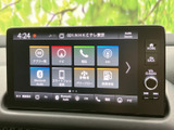 見やすい大型ディスプレイで、ドライブ中の情報提供をサポート。ナビやオーディオ操作も直感的に行え、快適なカーライフを演出します。