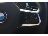 運転時にハンドルから手を放すことなくオーディオの操作などが出来るスイッチ付のマルチファンクション・ステアリング を装備!!