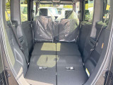 積載性が広がるシートアレンジ。倒し方や可動域、荷室の広がりが分かり、使い道を想像できます。
