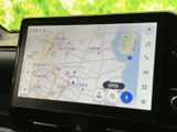 高画質で鮮明な地図表示で、視認性に優れています。スムーズな操作で目的地の検索やルート設定が可能です。