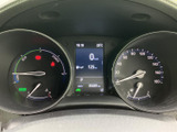 視認性の高いメーターで、運転に必要な情報を的確に把握できます。デジタル表示を採用し、モダンな印象を与えます。運転に集中できる、洗練された空間を演出します。