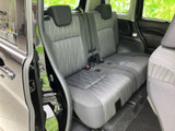 運転席周りの収納スペースは、細部にまでこだわった使いやすさが魅力です。