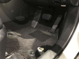 外装工程では、ボディの汚れや鉄粉を洗浄し、磨き上げコーティング。タイヤ・ホイール・エンジンルームまで、しっかり洗浄・艶出しいたします。