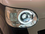 対象物が見やすく白く明るい光で夜間走行をサポートするLEDヘッドランプを搭載