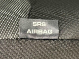 車両側方からの衝撃を緩和するSRSサイドエアバッグ(運転席/助手席)に加えて,SRSカーテンシールドエアバックも標準装備