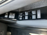 メモリー機能付フルパワーシート装備。三名までのシートポジションを記憶するメモリー機能付きのフルパワーシートです。