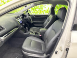 運転席からの視界が広く、安全な運転をサポート。操作性も良く、スムーズなドライビングが可能です。