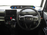 運転席まわり。スイッチやレバー等が使いやすく配置されています。