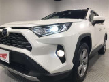 LEDヘッドライトです。デザイン性がよくとても明るいので、夜間の走行や悪天候でも安心です。しかも長寿命!