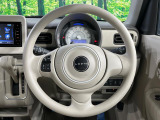 インテリアに合わせたデザインのステアリングは、運転される方のことも考え、運転しやすい形状、大きさです。是非一度、実際に触ってお確かめください。