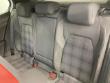 シートは適度な硬さによって長時間の運転でも疲れにくいと定評があります。国産車とは全く違った座り心地ですが、長年培われた欧州の椅子文化をご体感ください。